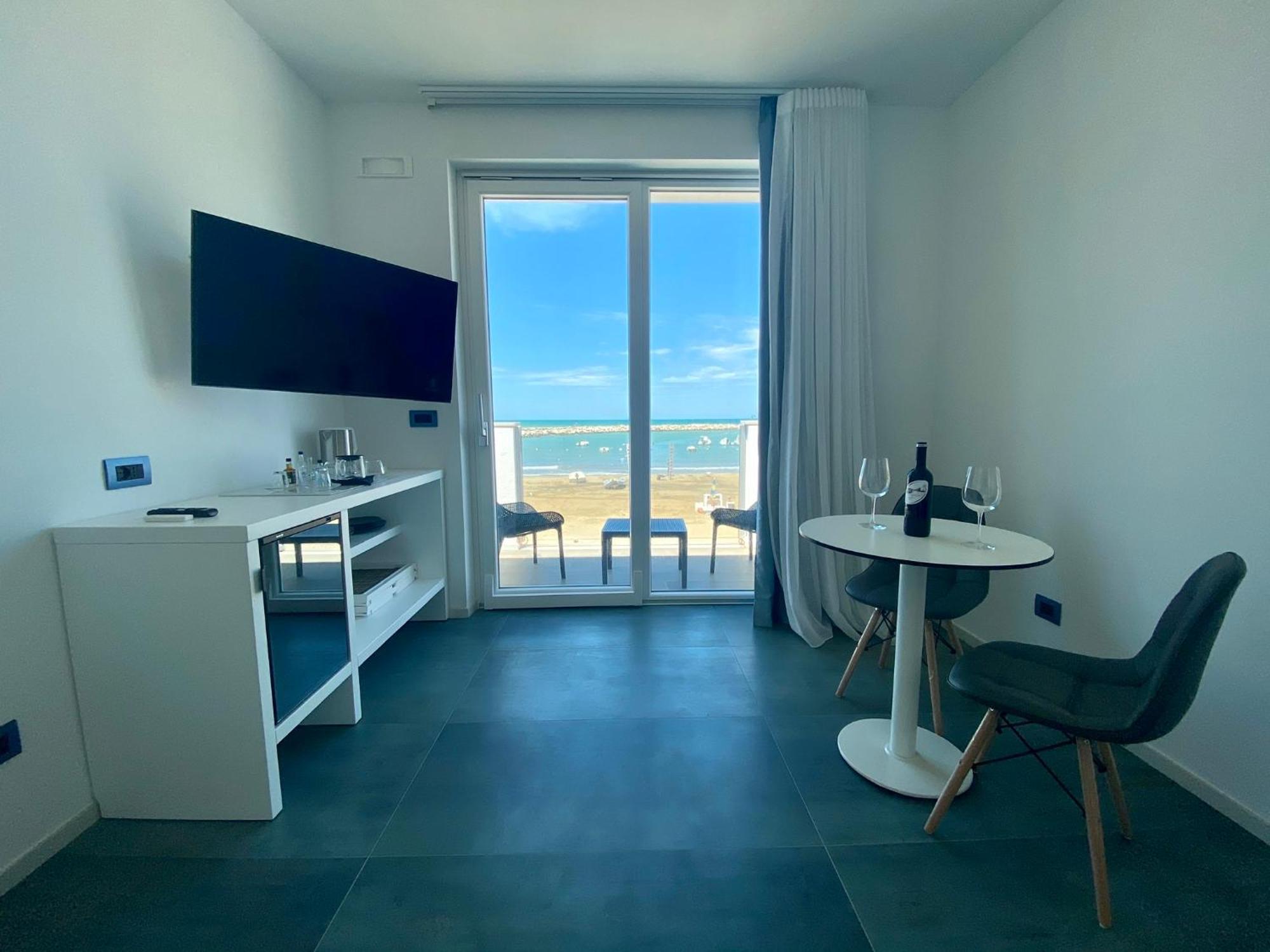 פסקיצ'י Marina Bay Beach Suites מראה חיצוני תמונה