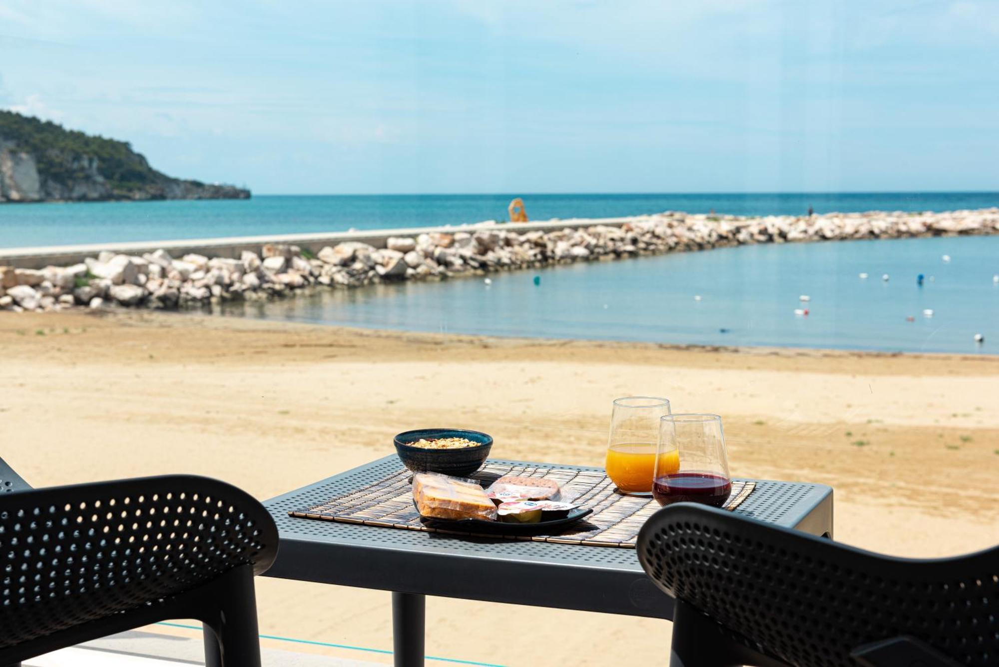 פסקיצ'י Marina Bay Beach Suites מראה חיצוני תמונה